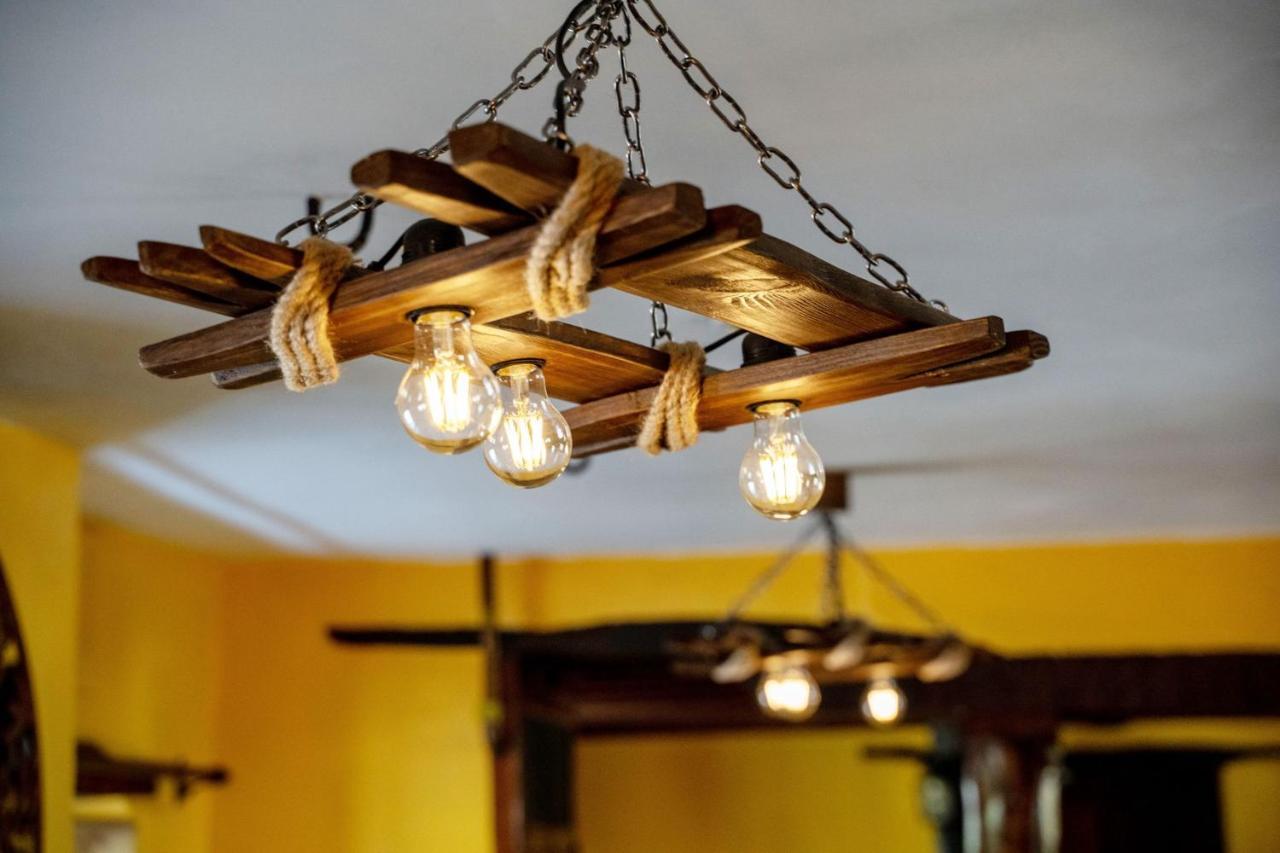 Rising Sun Pub, Restaurant And Rooms Lacock Ngoại thất bức ảnh